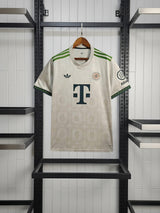 Camisa Especial Oktoberfest Bayern Múnich 2025