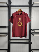 Camisa de local de Arsenal 2005