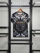 Camisa especial negra de Italia × Versace 2024