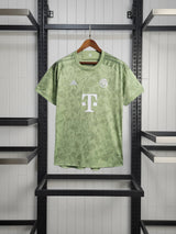 FC Bayern München l 2023 Wiesn-Sondertrikot
