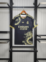 Maillot spécial Dragon d'Or 2025 du Real Madrid